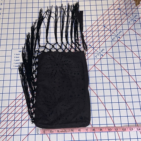 That’s iT wristlet with cut out star flower pattern - Picture 6 of 8